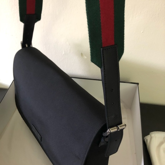 gucci techno canvas messenger bag